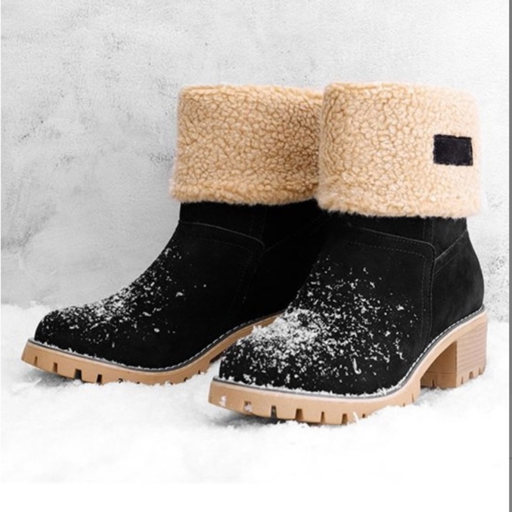 Black and Tan Winter Boots with Chunky Sole and Pull-On Design